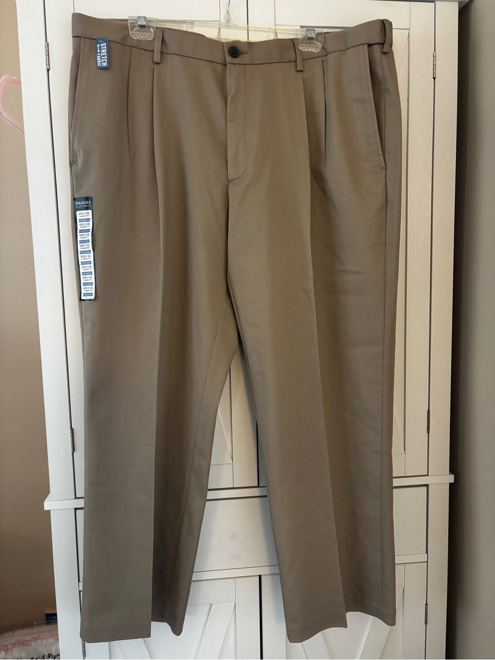 NWT! Men’s Haggar Khaki Pants (42Wx29L)